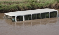  سقوط خودرو به کانال آب شهر صنعتی لاکان